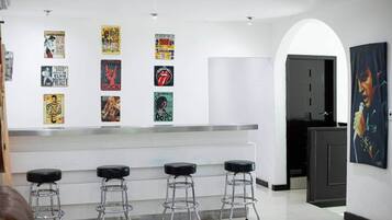 Bar (in der Unterkunft)