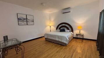 6 bedrooms, iron/ironing board, WiFi, bed sheets