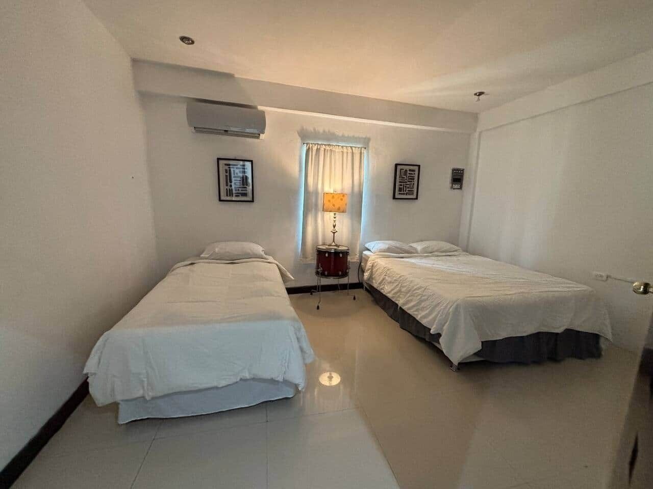 6 dormitorios, tabla de planchar con plancha, wifi y ropa de cama