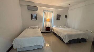 6 dormitorios, tabla de planchar con plancha, wifi y ropa de cama