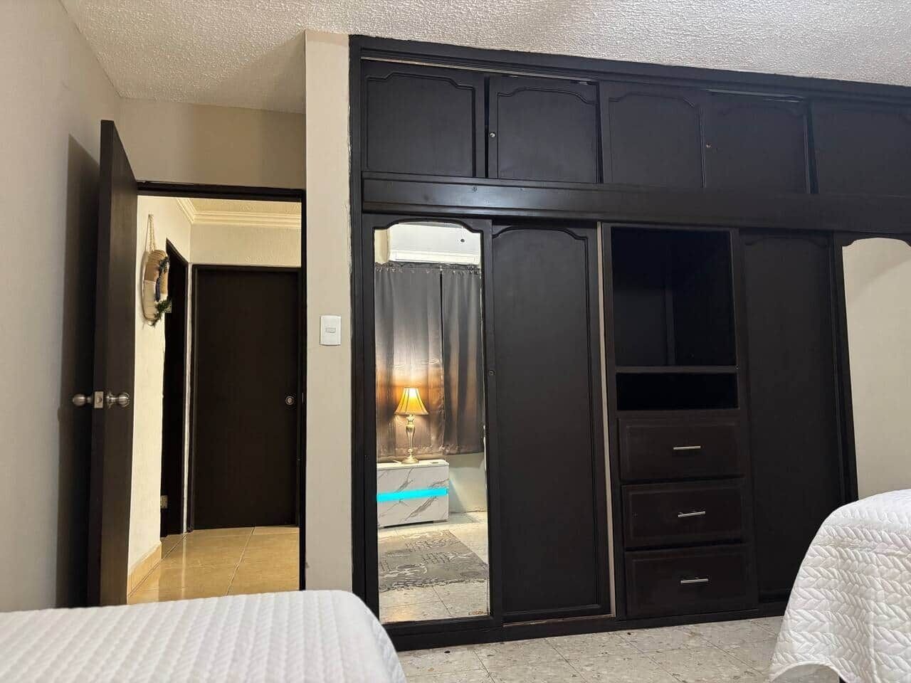 3 多间卧室、客房内保险箱、WiFi、床单