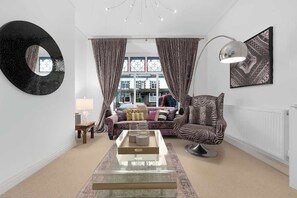 TV, offices - 4 Bed Hale Home With Cinema Room by City SuperHost (Hale)