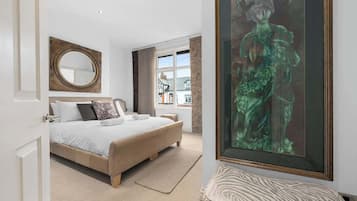 Iron/ironing board, travel crib, WiFi, bed sheets