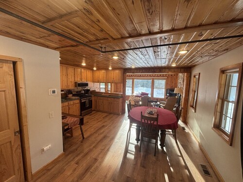 Snowmobile/ATV/Horseback Riding Haven: Quick Trail Access + Games/Entertainment Room