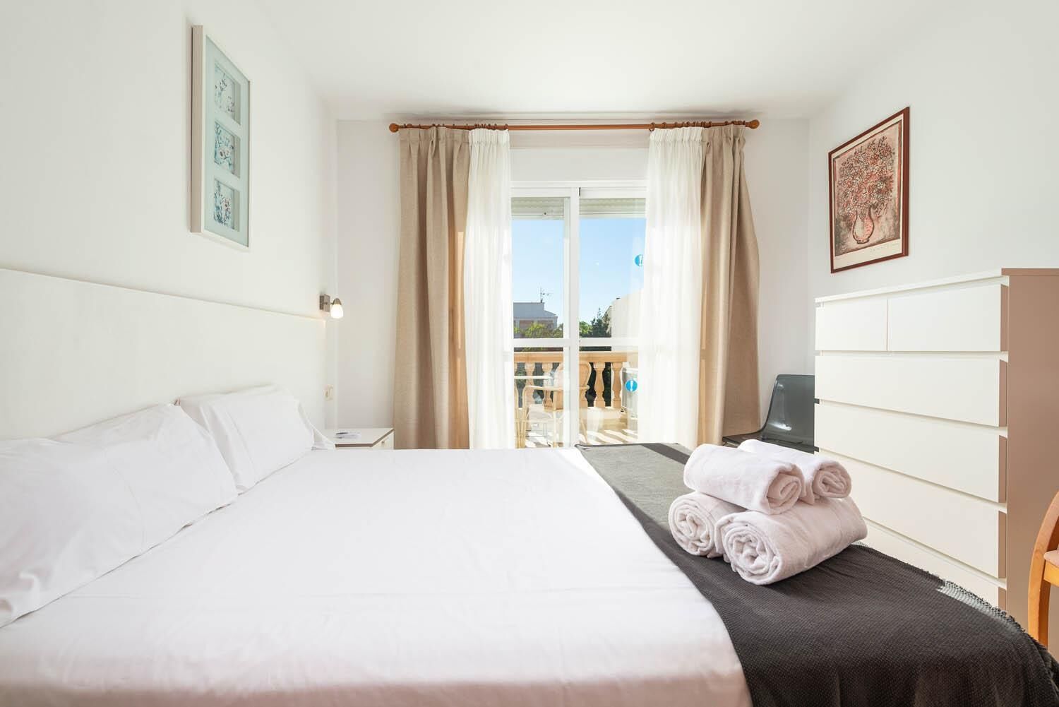 4 chambres, fer et planche à repasser, Wi-Fi, literie fournie