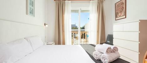 4 habitaciones, tabla de planchar con plancha, wifi y ropa de cama