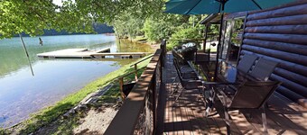 Cozy Lakefront cottage on Lake Nottely in Blairsville, GA 2 bedrooms & hot tub!