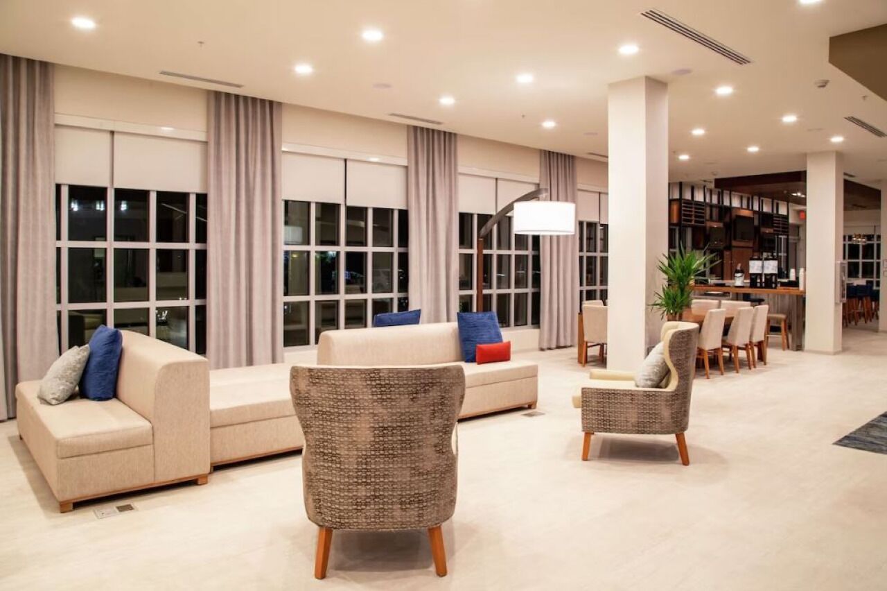 Family-friendly! Free Breakfast And Parking, Outdoor Swimming Pool! - Land O' Lakes, FL