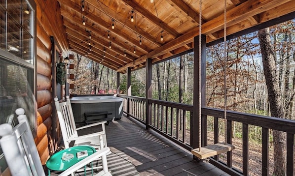 Outdoor spa tub - Tranquil 1-bedroom 4 Person Cabin in charming Blue Ridge Cabin Community (Blue Ridge)