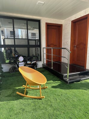 Property grounds - Zarina Palace Gorgeous 5-bedroom villa for families and groups (Al Alia)