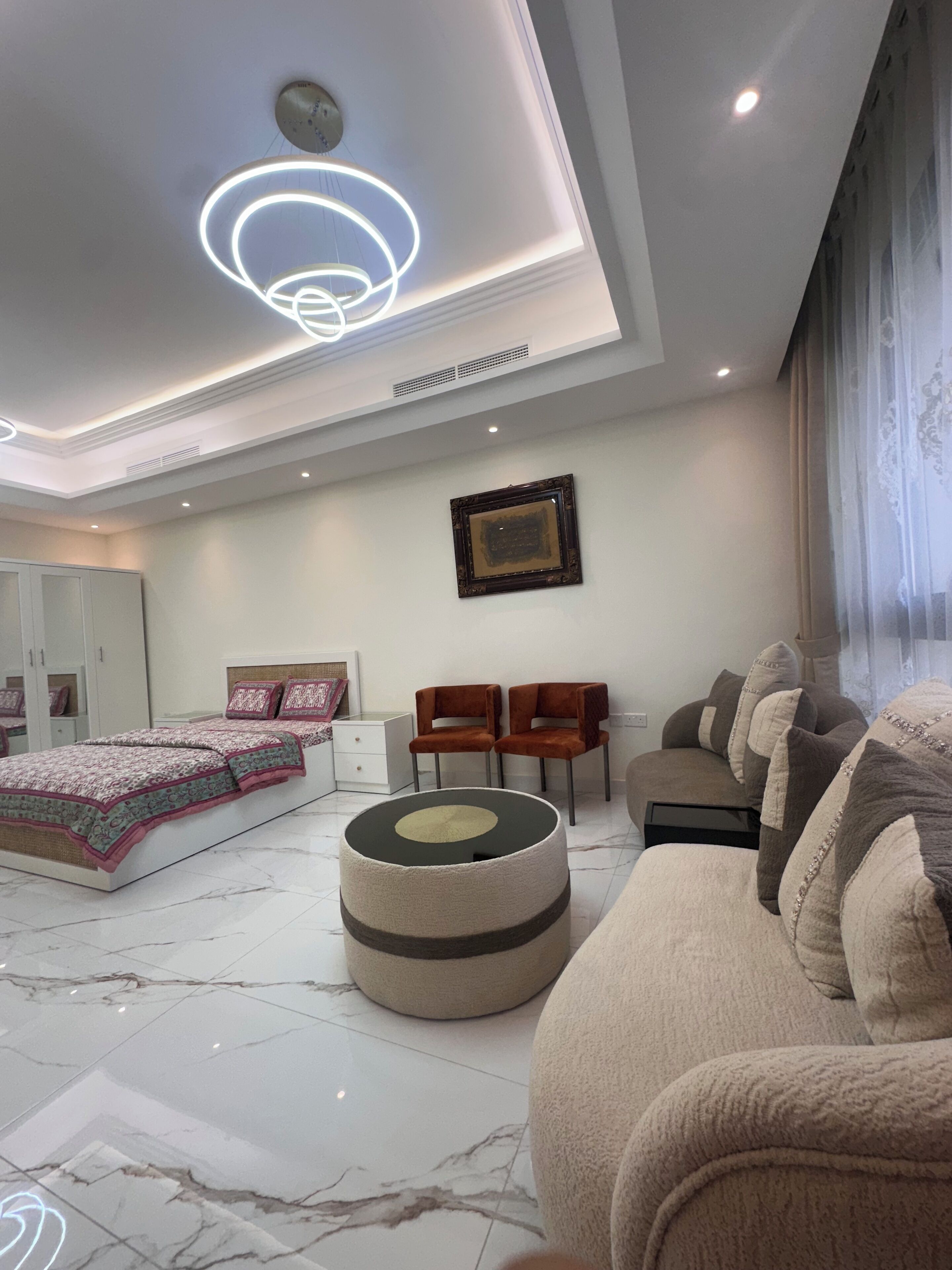 5 bedrooms, iron/ironing board, free WiFi, bed sheets