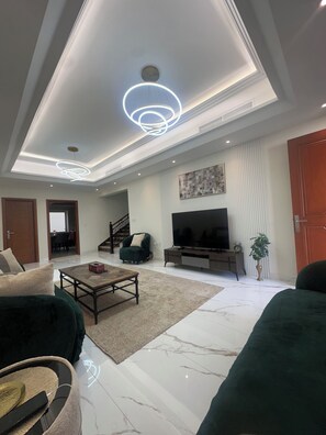 Fireplace - Zarina Palace Gorgeous 5-bedroom villa for families and groups (Al Alia)