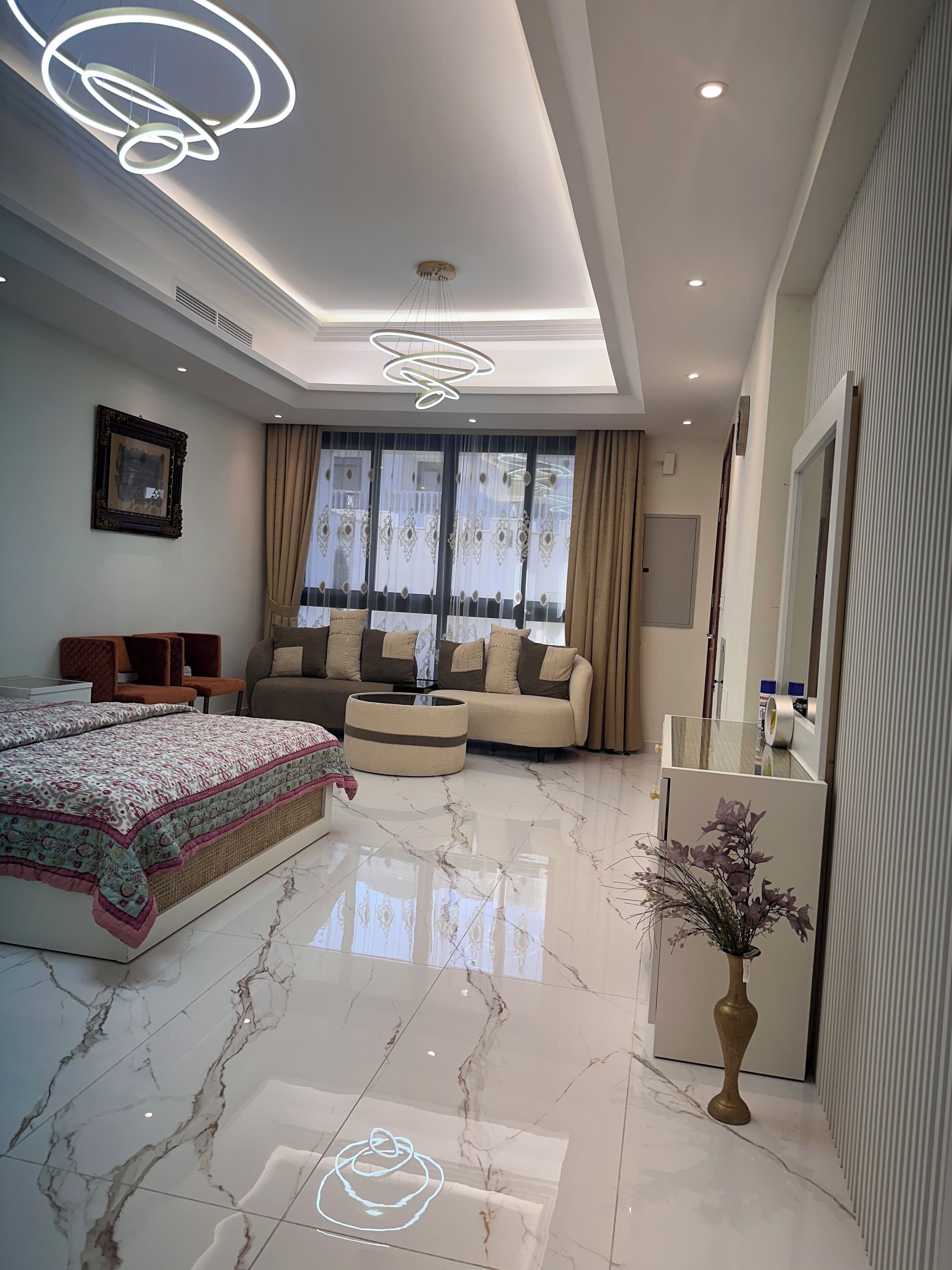 5 bedrooms, iron/ironing board, free WiFi, bed sheets