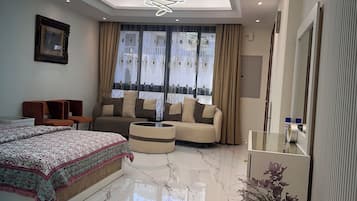 5 dormitoris, planxa i posts de planxar, wifi gratuïta i roba de llit