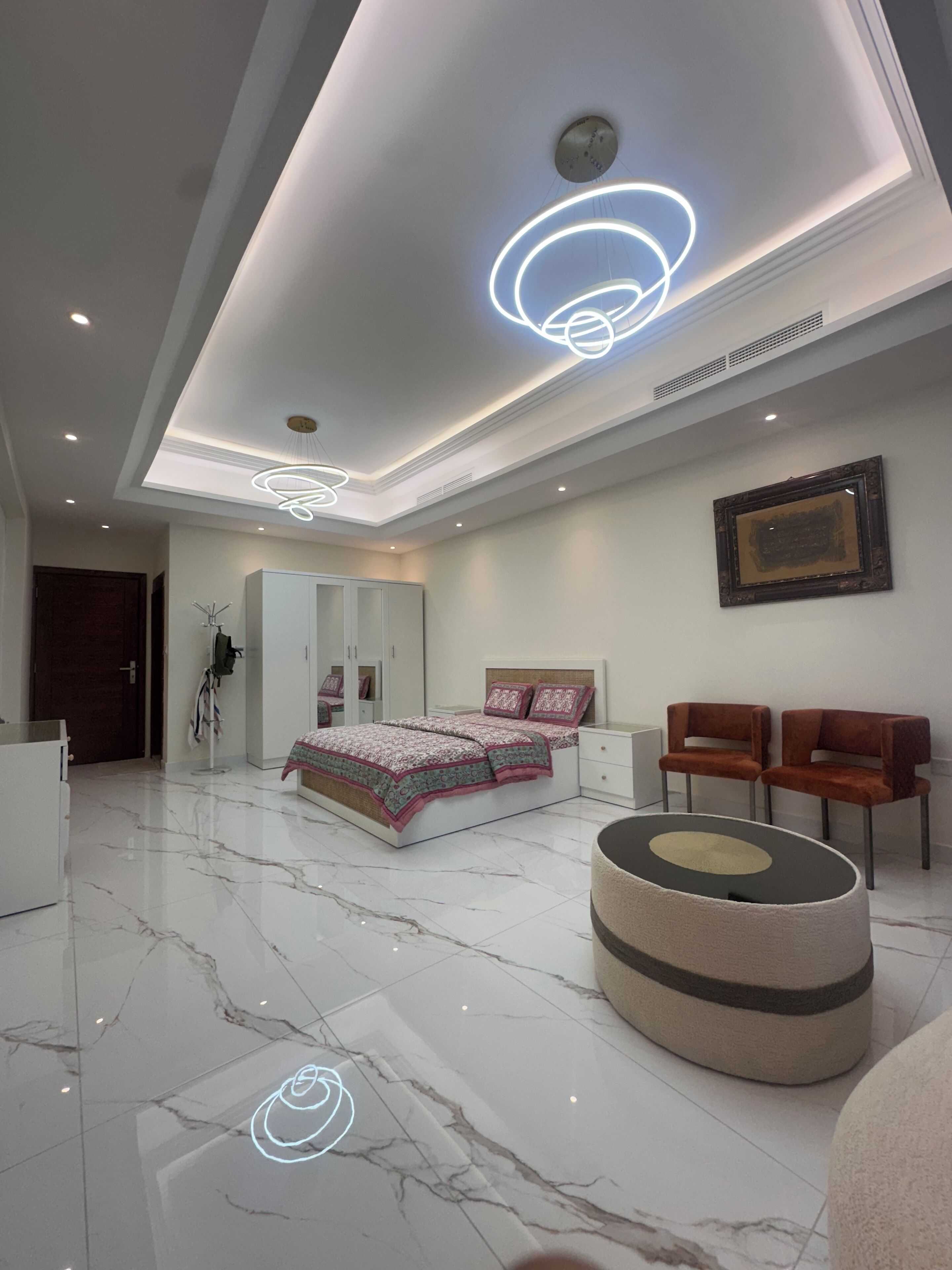 5 makuuhuonetta, silitysrauta/-lauta, ilmainen Wi-Fi, vuodevaatteet