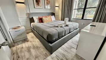 2 Schlafzimmer, Schreibtisch, Bügeleisen/Bügelbrett, WLAN