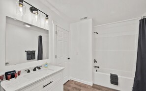 Shower, hair dryer, towels, soap - Large Cottage Near Downtown, Beach & Skiing #172 (Ponderay)