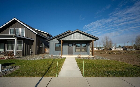 Exterior - Large Cottage Near Downtown, Beach & Skiing #172 (Ponderay)