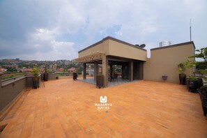 Rooftop terrace - Masanyu Suites (Kampala)