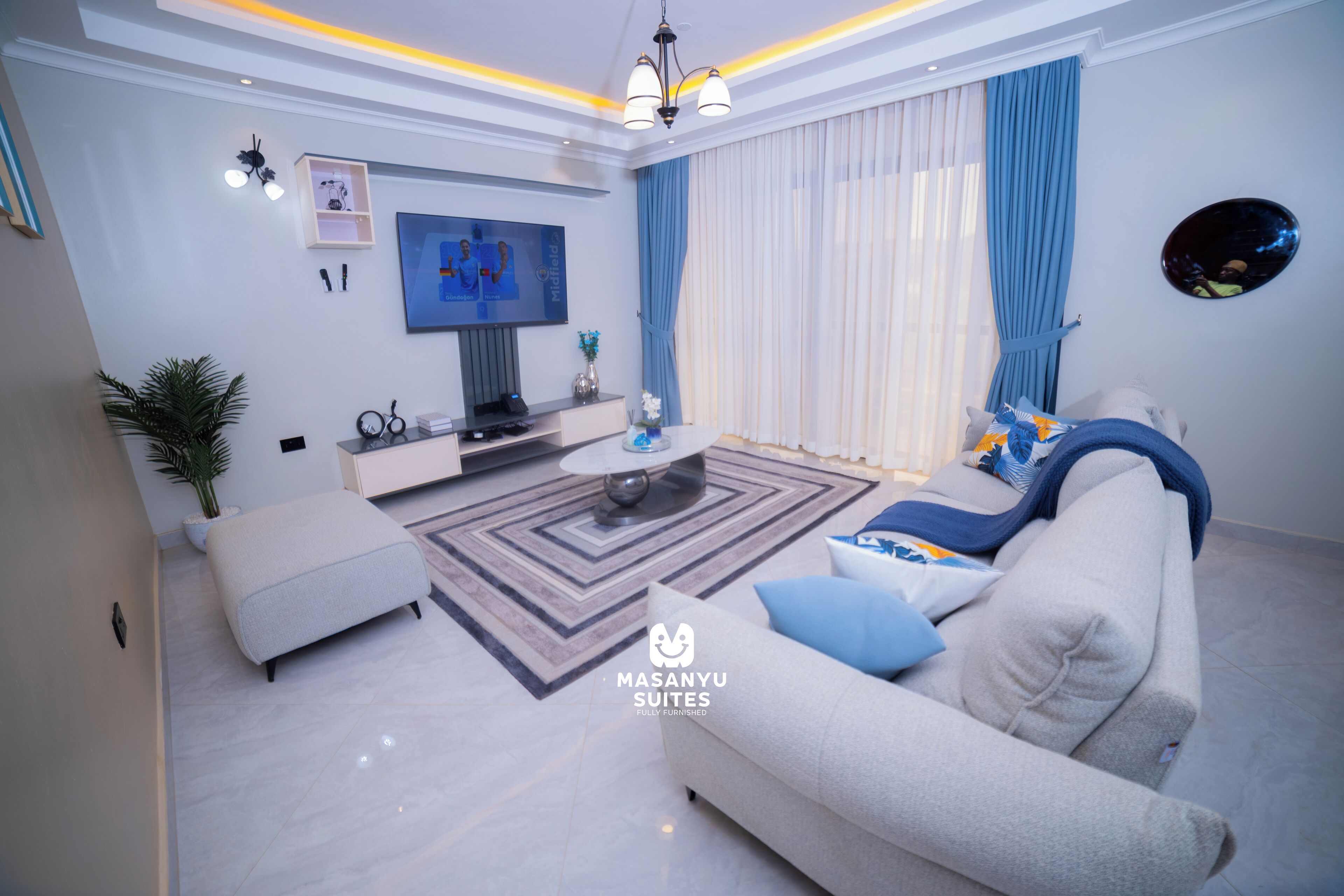 Apartment, 1 Schlafzimmer | Wohnbereich | 65-Zoll-Smart-TV mit Digitalempfang, DVD-Player, Pay-TV