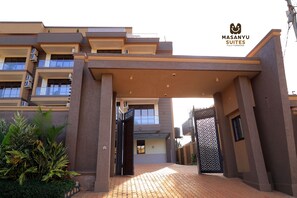 Property entrance - Masanyu Suites (Kampala)