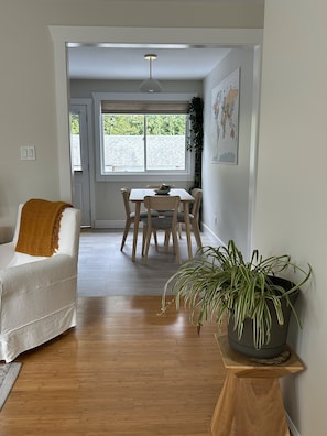 Dining - Your 2-bedroom home near all the trails with Hottub (Squamish)