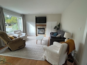 TV, fireplace - Your 2-bedroom home near all the trails with Hottub (Squamish)