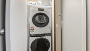 Interior - Dorathee Cottage - Pet Friendly - Absolute Waterfront (Gunderman)