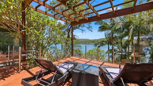 Dorathee Cottage - Pet Friendly - Absolute Waterfront