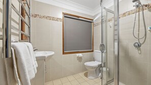 Bathroom - Dorathee Cottage - Pet Friendly - Absolute Waterfront (Gunderman)