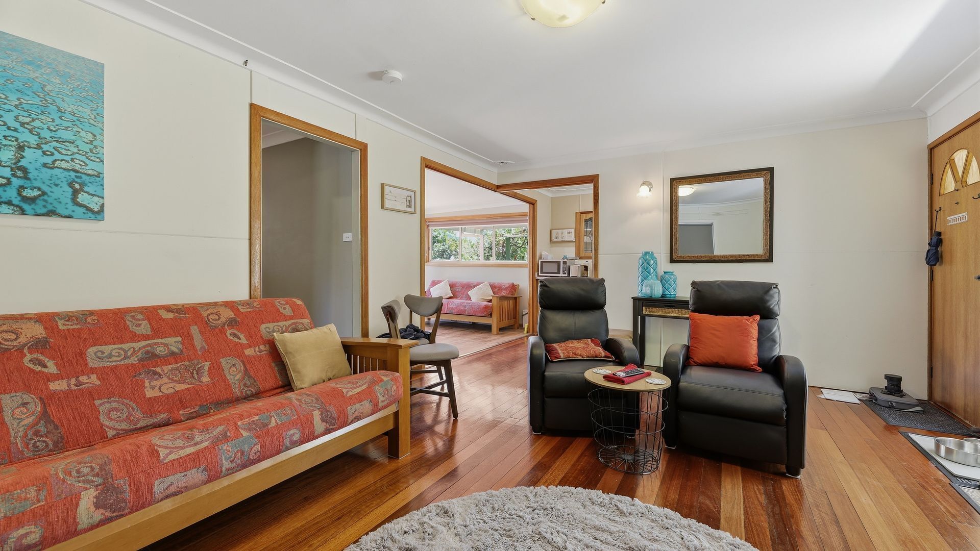 Smart TV, fireplace, books, stereo