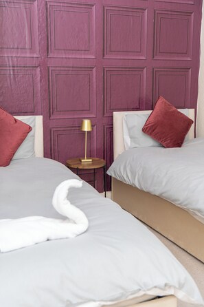 3 عدّة غرف نوم ومكواة/لوح كي وواي فاي مجانًا وملاءات أسرّة