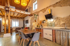 Køleskab, mikrobølgeovn, ovn, kogeplade