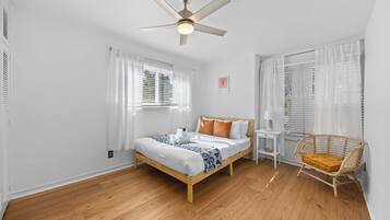 Skrivebord, strygejern/strygebræt, weekendseng, Wi-Fi