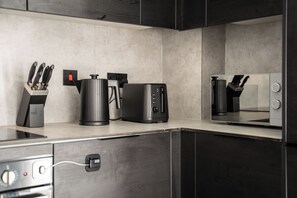 Interior - 2 Bedroom - Old Trafford - Balcony - Free Parking (Manchester)