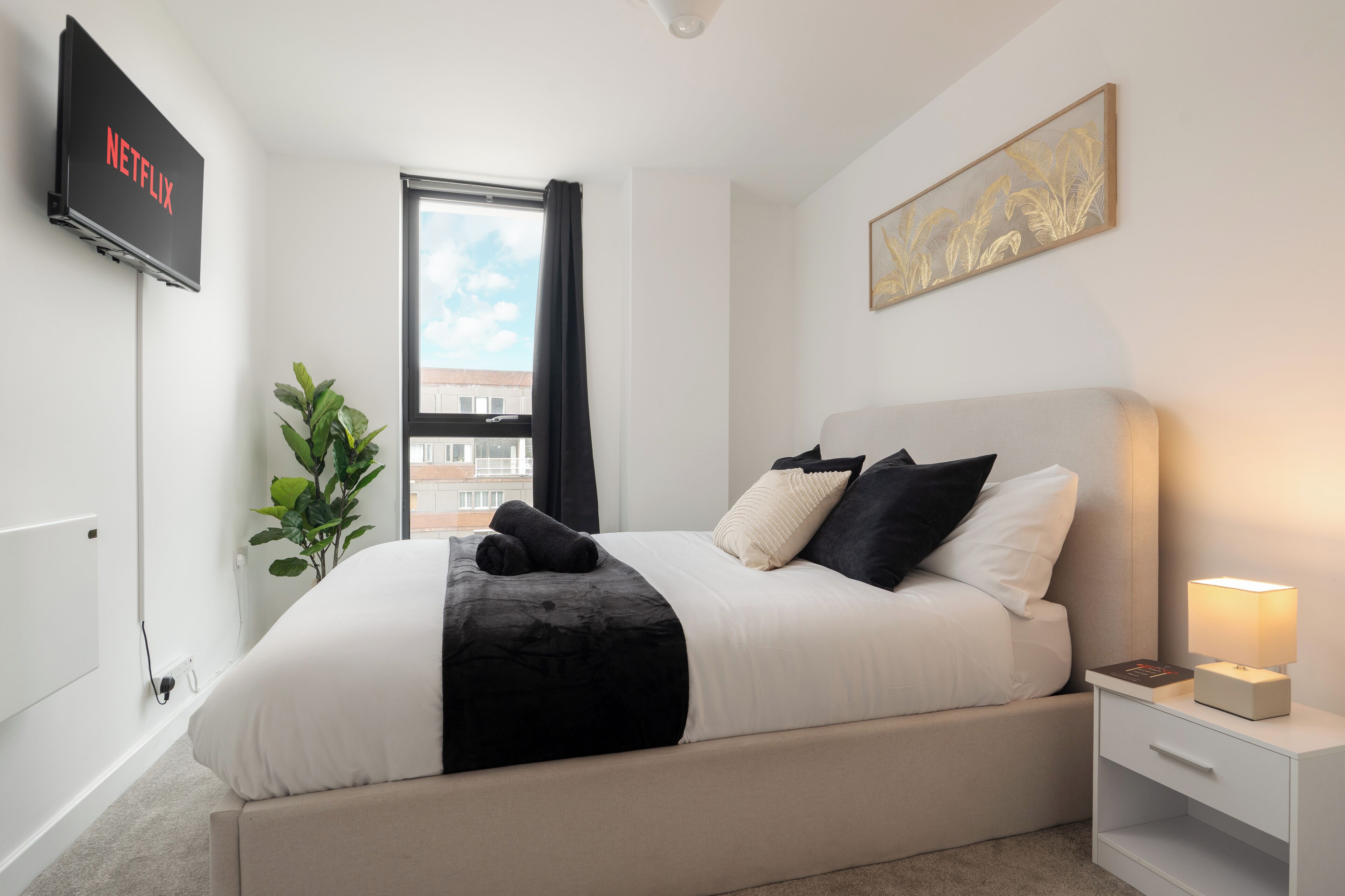 Skrivebord, strygejern/strygebræt, Wi-Fi, sengetøj