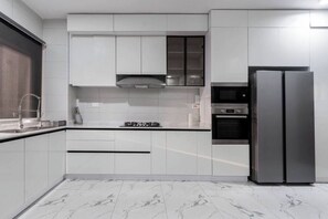 Economy Apartment, Balcony, City View | Private kitchen | Fridge, microwave, stovetop, dishwasher - Regent Service Apartment  (Abuja)