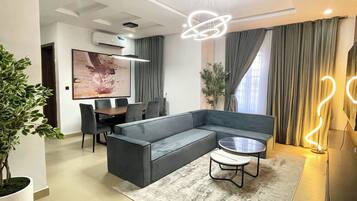 Economy-Apartment, Balkon, Stadtblick | Wohnbereich