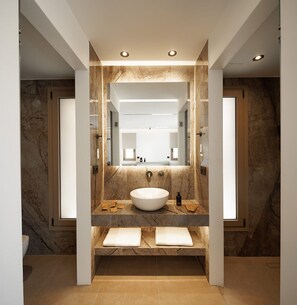 Shower, towels, soap, shampoo - Villa Elaith, Divine Sea & City Views, Private Pool, Furnished Terrace, Naxos (Naxos)