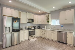 Private kitchen - Spacious 4-bedroom house in peaceful Riverdale! Built just 3 years ago! (Riverdale)
