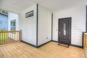Property grounds - Spacious 4-bedroom house in peaceful Riverdale! Built just 3 years ago! (Riverdale)