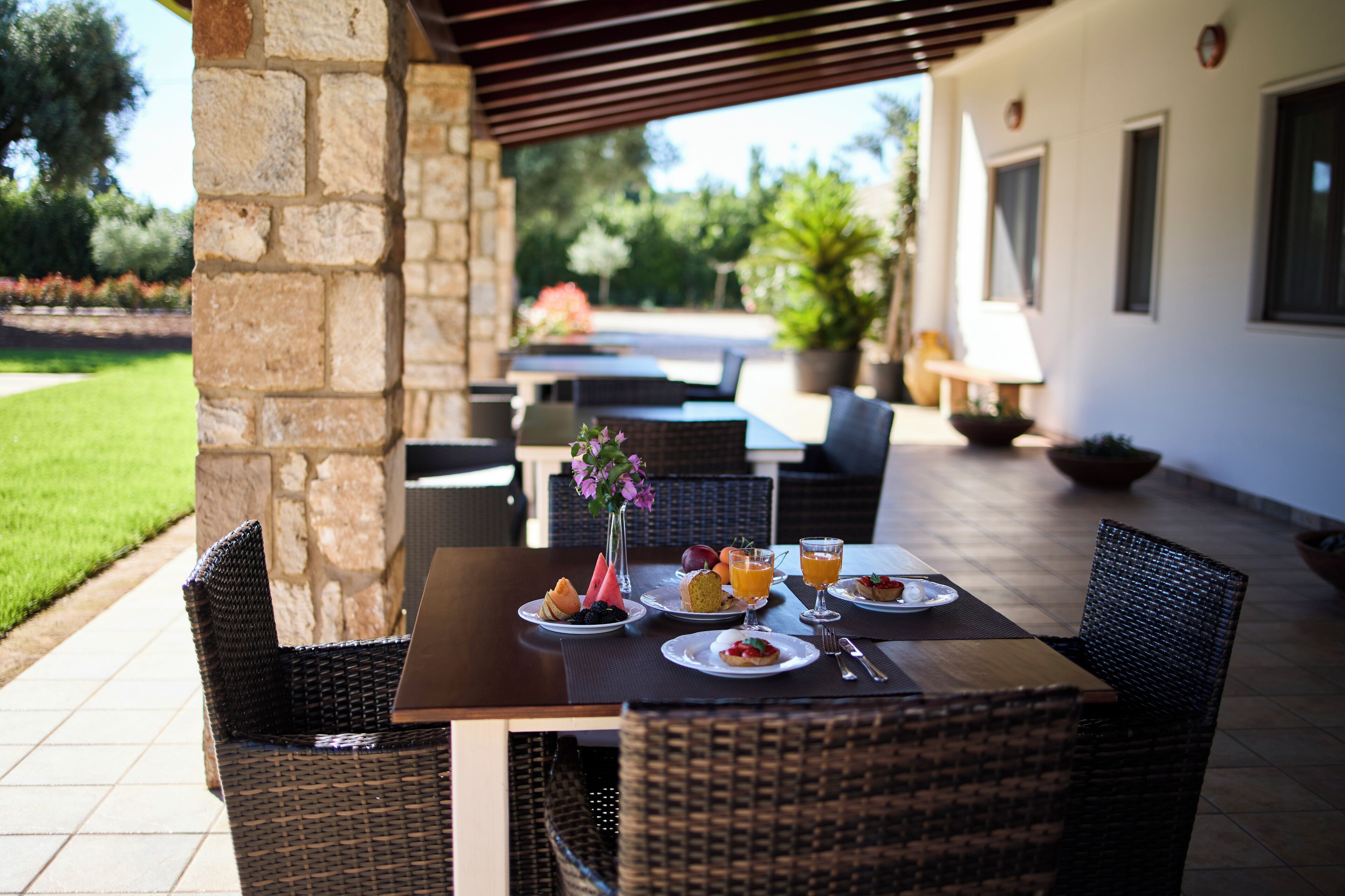 Café da manhã com buffet grátis todos os dias