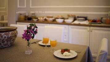 Desayuno bufé gratuito y diario