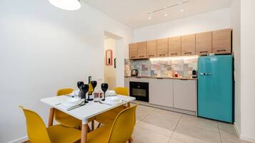 Réfrigérateur, four, plaque de cuisson, lave-vaisselle