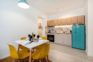 Réfrigérateur, four, plaque de cuisson, lave-vaisselle