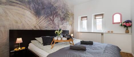 Skrivebord, strygejern/strygebræt, Wi-Fi, sengetøj