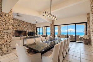 Dining - Oceanfront Villa · Pool, Hot Tub, Fireplace & BBQ (San José del Cabo)