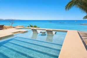 Outdoor pool - Oceanfront Villa · Pool, Hot Tub, Fireplace & BBQ (San José del Cabo)
