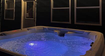 Ankenyâs Best/Hot tub/Theatre Room/Game Room