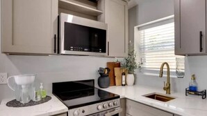 Private kitchen - Lytle Palm Villa - Beautiful Courtyard (West Palm Beach)